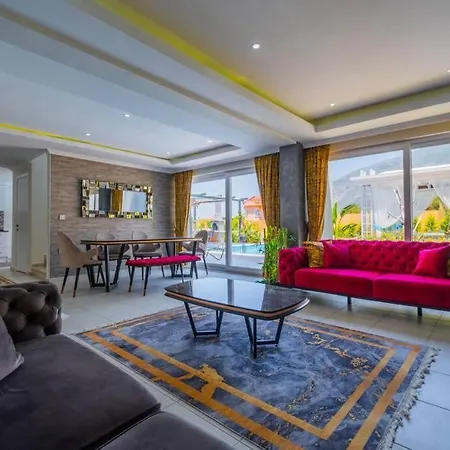 Villa Fethiye Oeluedeniz Uezerinde Lueks Villa *