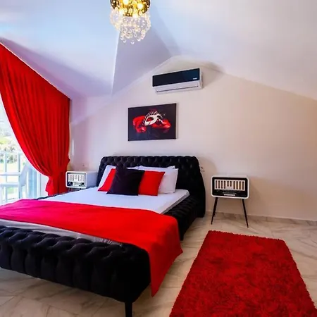 Fethiye Oeluedeniz Uezerinde Lueks Villa