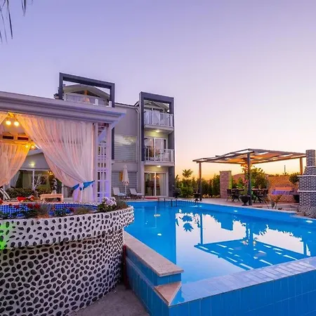 Fethiye Oeluedeniz Uezerinde Lueks Villa Fethiye