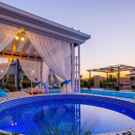 Fethiye Oeluedeniz Uezerinde Lueks Villa Fethiye